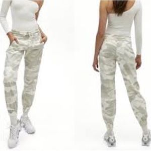 Aritzia  TNA Alix jogger in light camouflage pattern.